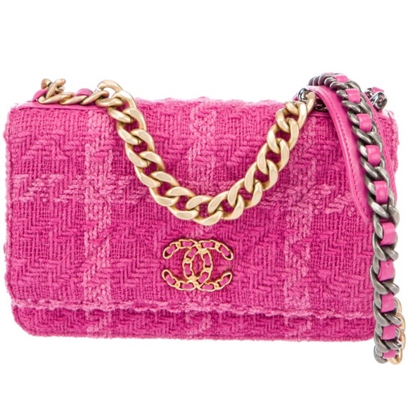 CHANEL Handbags - Authentic! 🌺 Chanel 19 WOC🌺 Barbie-Pink Tweed Crossbody EUC!